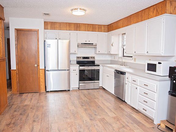 4th image of 520 W 8th St