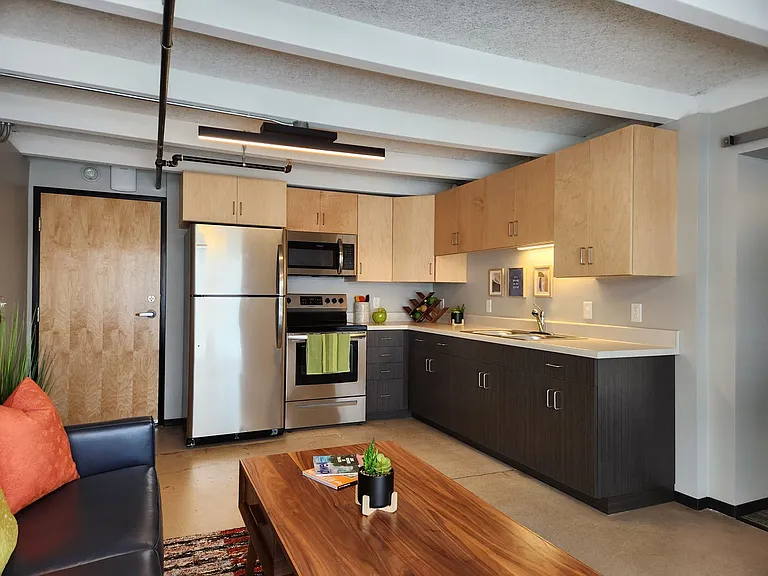 The Howard Apartments — Photo 2