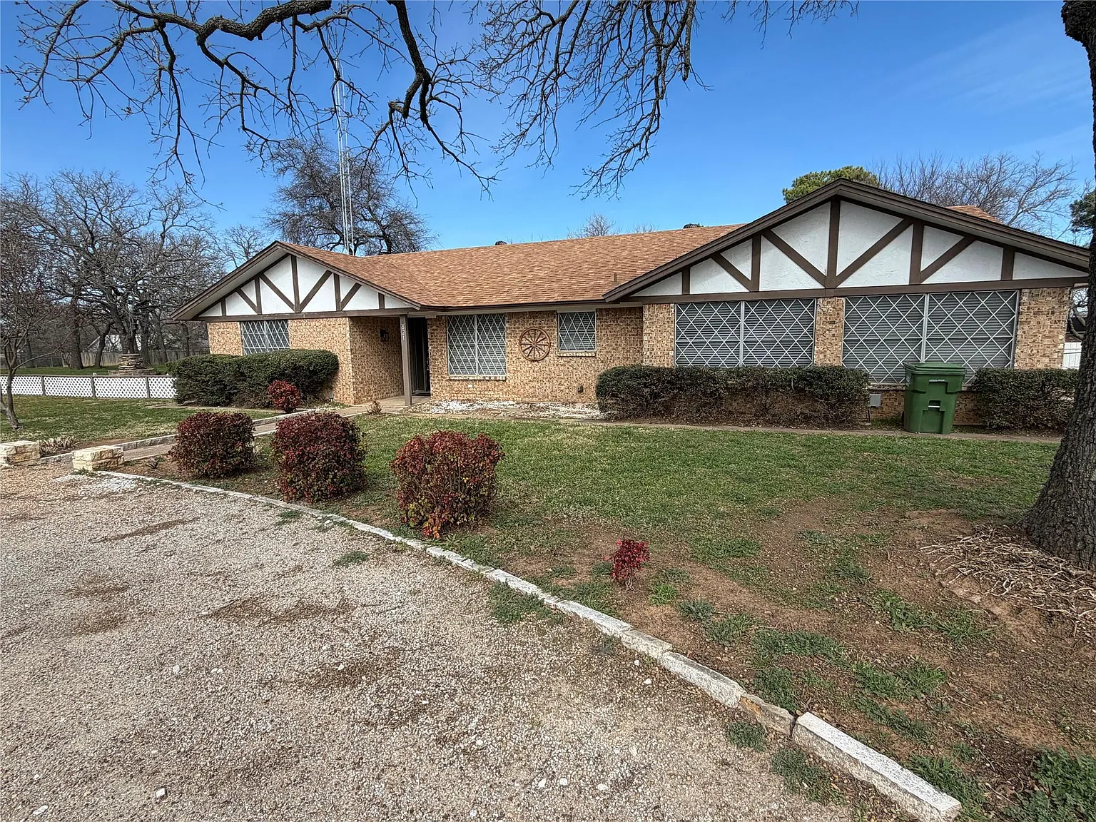 3 bed, 2205 sqft, $2,600 — Photo 3