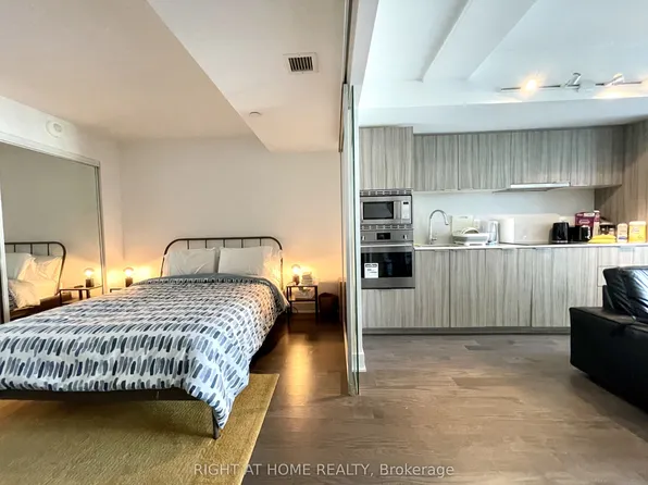 955 Bay St, Toronto, ON