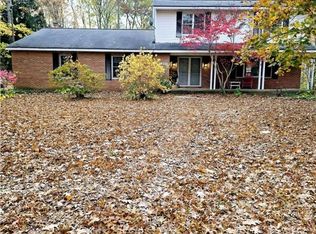 1550 N County Line Rd, Geneva, OH 44041