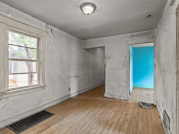 3rd image of 2323 Wengler Ave