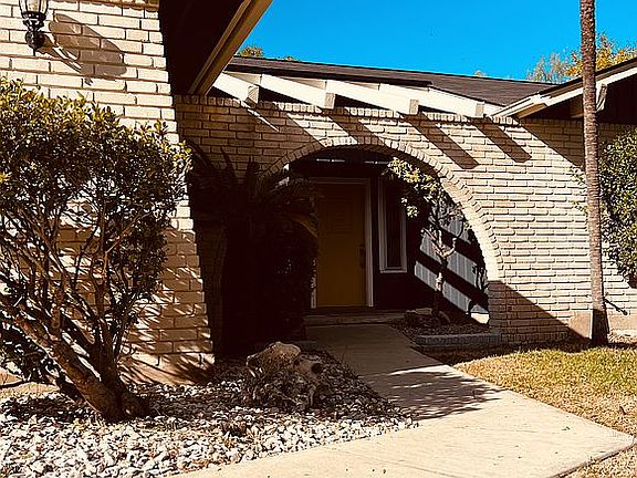 2nd image of 5611 Lon Chaney Dr