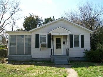 2nd image of 2215 Carlisle Ave