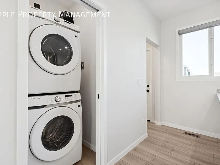 152 Setonstone Mnr SE #UPPER — Photo 9
