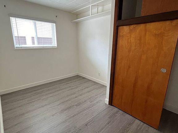 5th image of 3730 Ingraham St #3732
