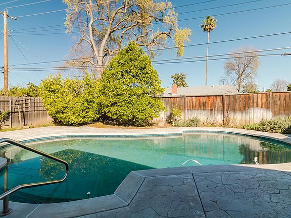 3rd image of 1310 Los Rios Dr