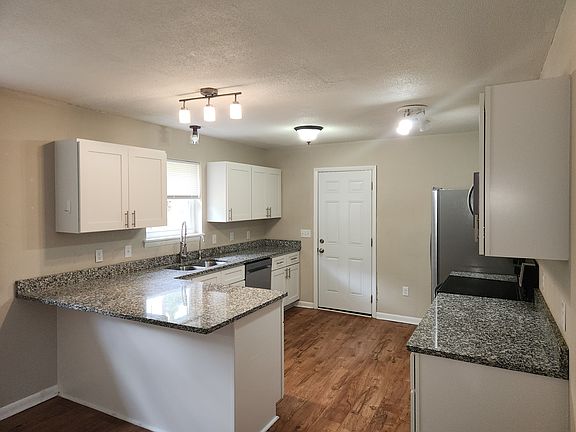 5th image of 4216 Lockwood Dr
