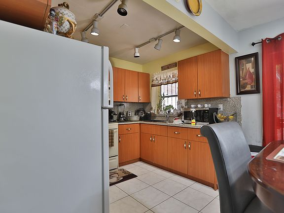 4th image of 2863 NW 191st Ter