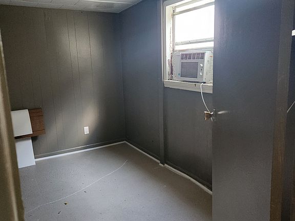 2nd image of 212 Southwood Dr