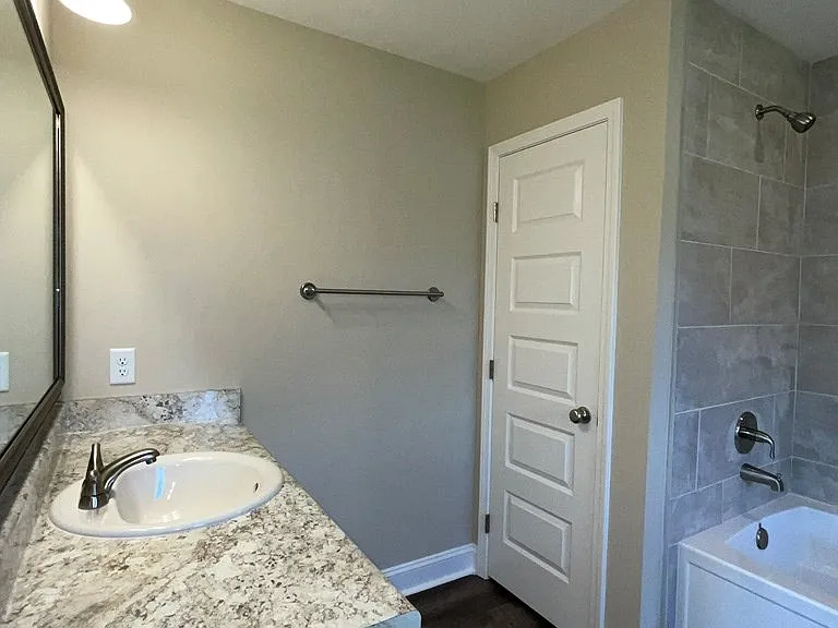 330 Tallulah Bnd — Photo 12