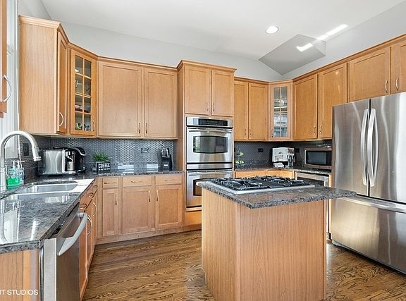5th image of 241 W Wood St