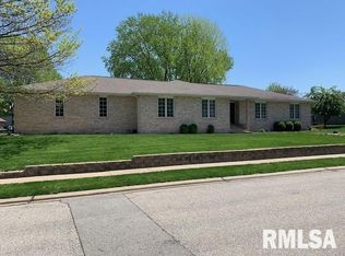 2538 Shawnee Dr, Springfield, IL 62702