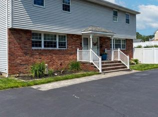99 Washington St, East Islip, NY 11730