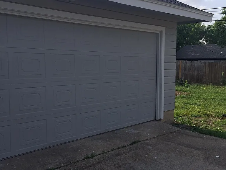1527 Hillside Dr — Photo 2