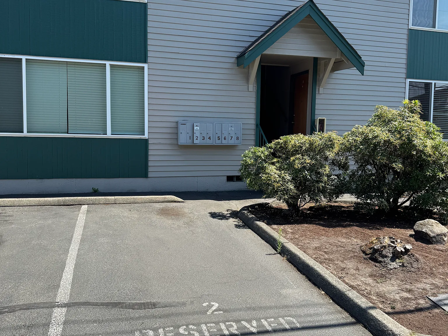 2702 Everett Ave — Photo 2