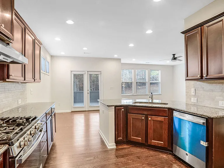 5195 Belmore Manor Ct — Photo 8