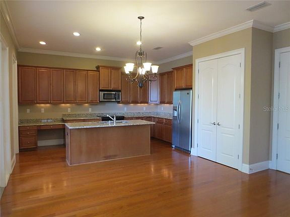 4th image of 4003 Southernwood Ct