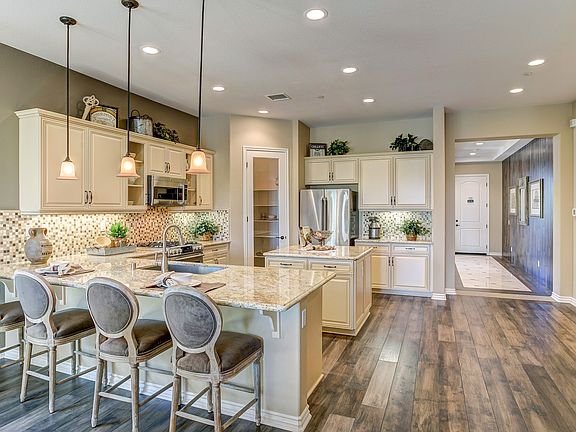 Foyer to kitchen