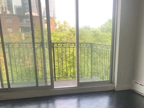 2 Superior Ave, Toronto, ON