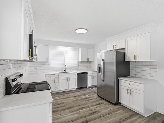 5th image of 49 Foxhall Rd