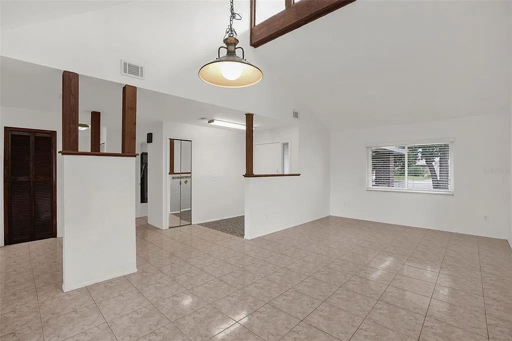 3 bed, 2.0 bath, 1374 sqft, $2,200 — Photo 4