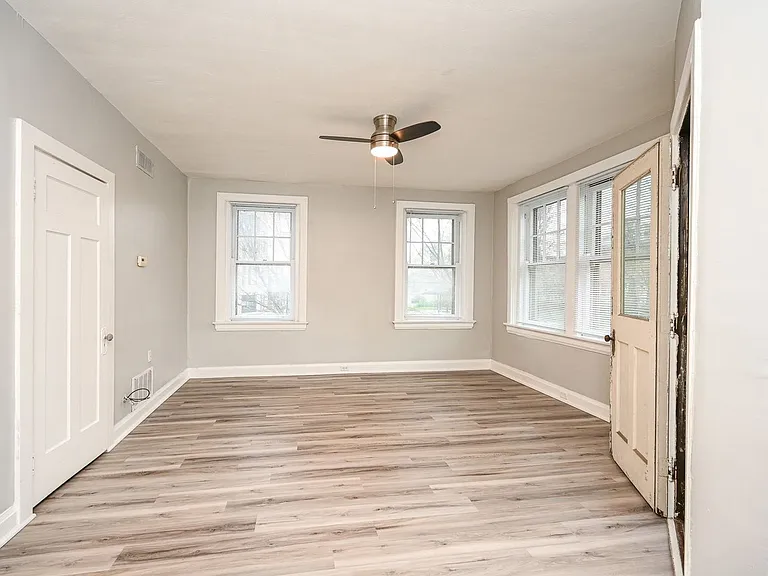 2562 Woodburn Ave #19 — Photo 4