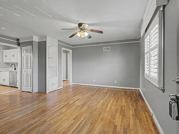 2nd image of 3310 Long Blvd APT B8