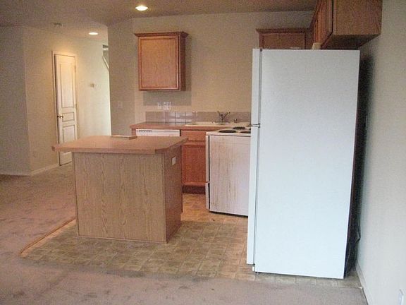4th image of 6026 NE 33rd Cir #9