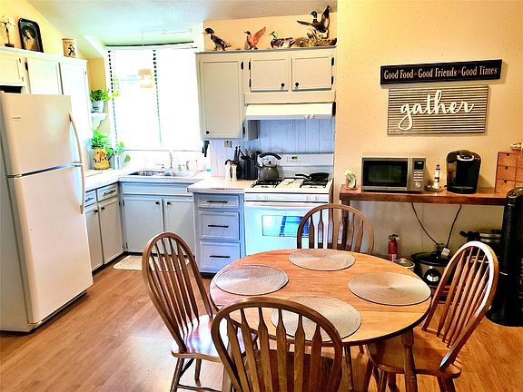 5th image of 1085 Reeves Rd