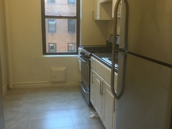 3rd image of 221 Linden Blvd APT E4