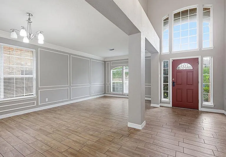 10008 Lachlan Dr — Photo 17