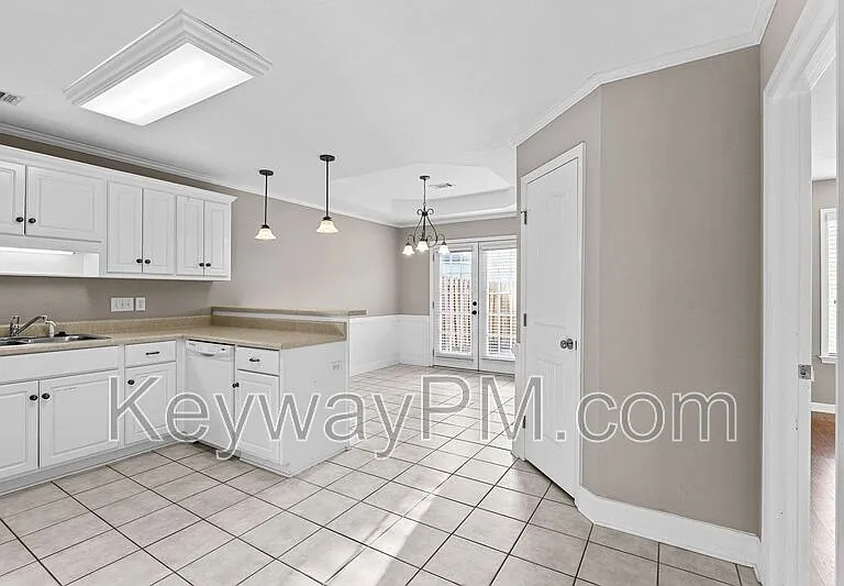 823 Whispering Willow Ct — Photo 7