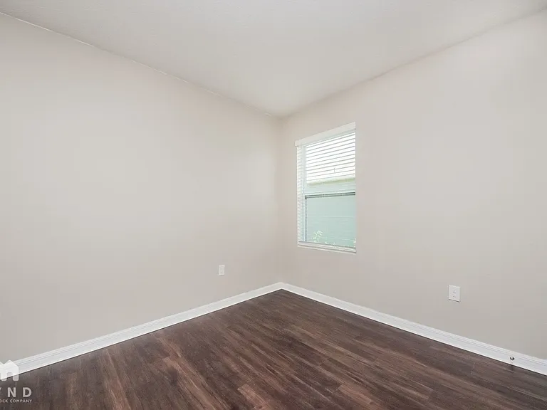 1461 Powell Ln — Photo 11