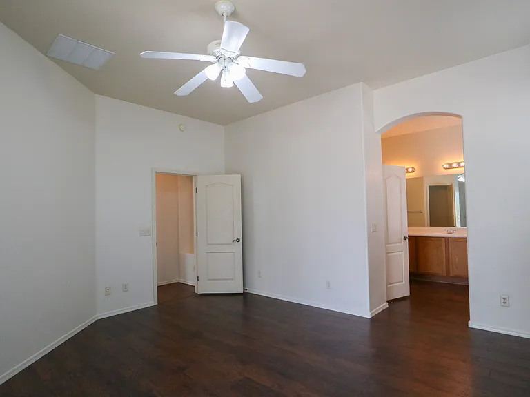 1022 W Blue Crest Dr — Photo 6
