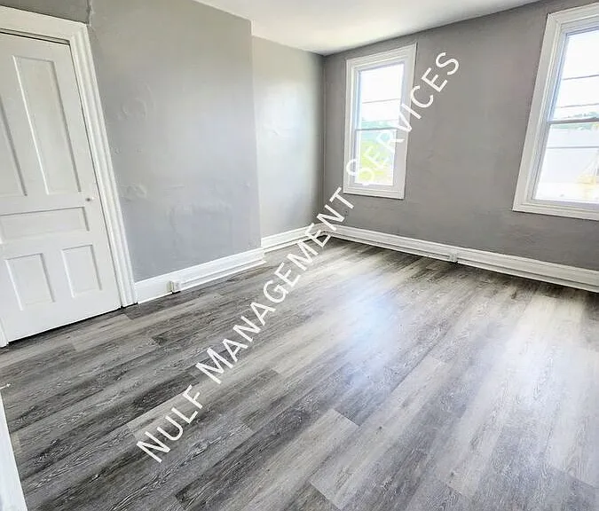 6004 Butler St — Photo 3