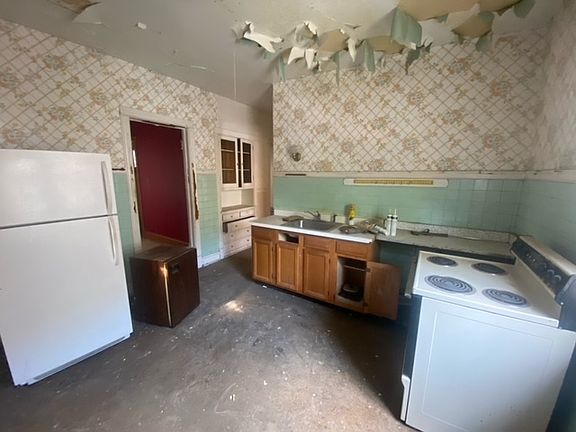 4th image of 7745 S Saginaw Ave