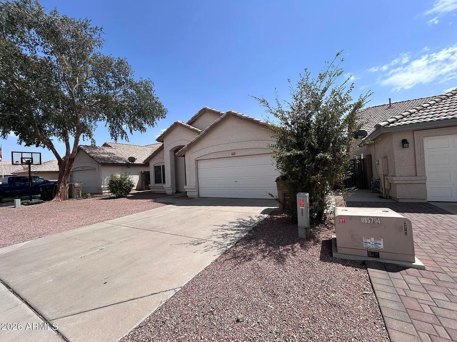 3 bed, 2.0 bath, 1833 sqft, $2,000 — Photo 3