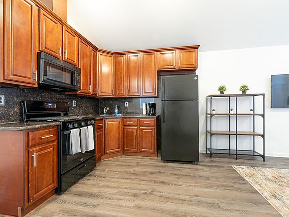 4th image of 328 Randolph Ave #2
