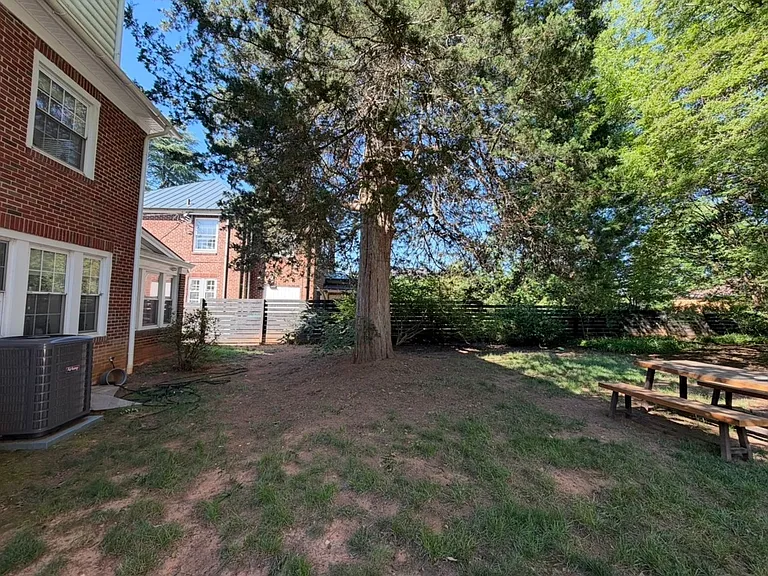 675 Evergreen Ave — Photo 10