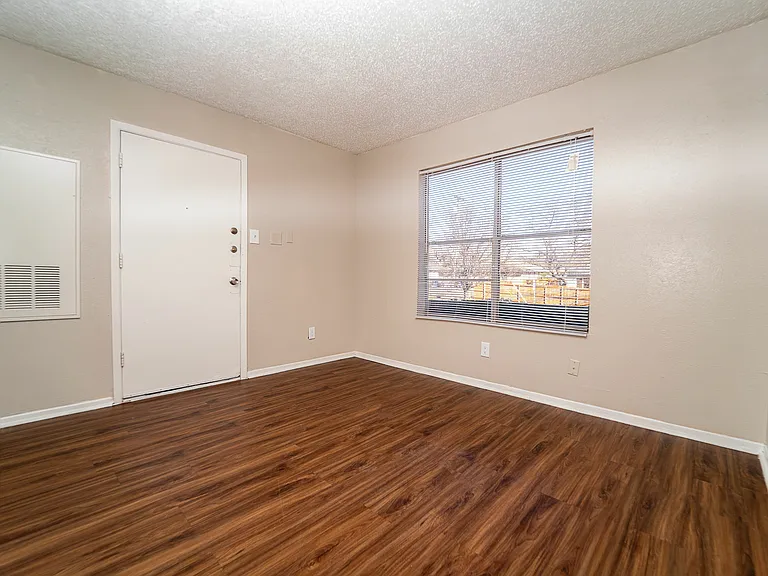 2359 Highland Rd — Photo 4