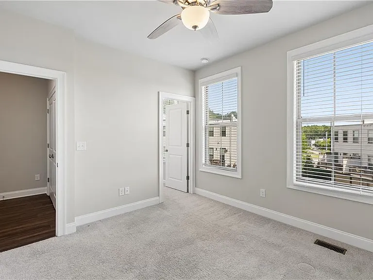857 Constellation Dr — Photo 31