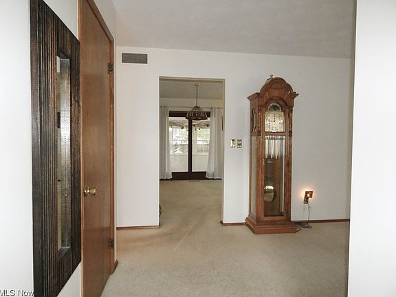 3rd image of 122 Mound Dr