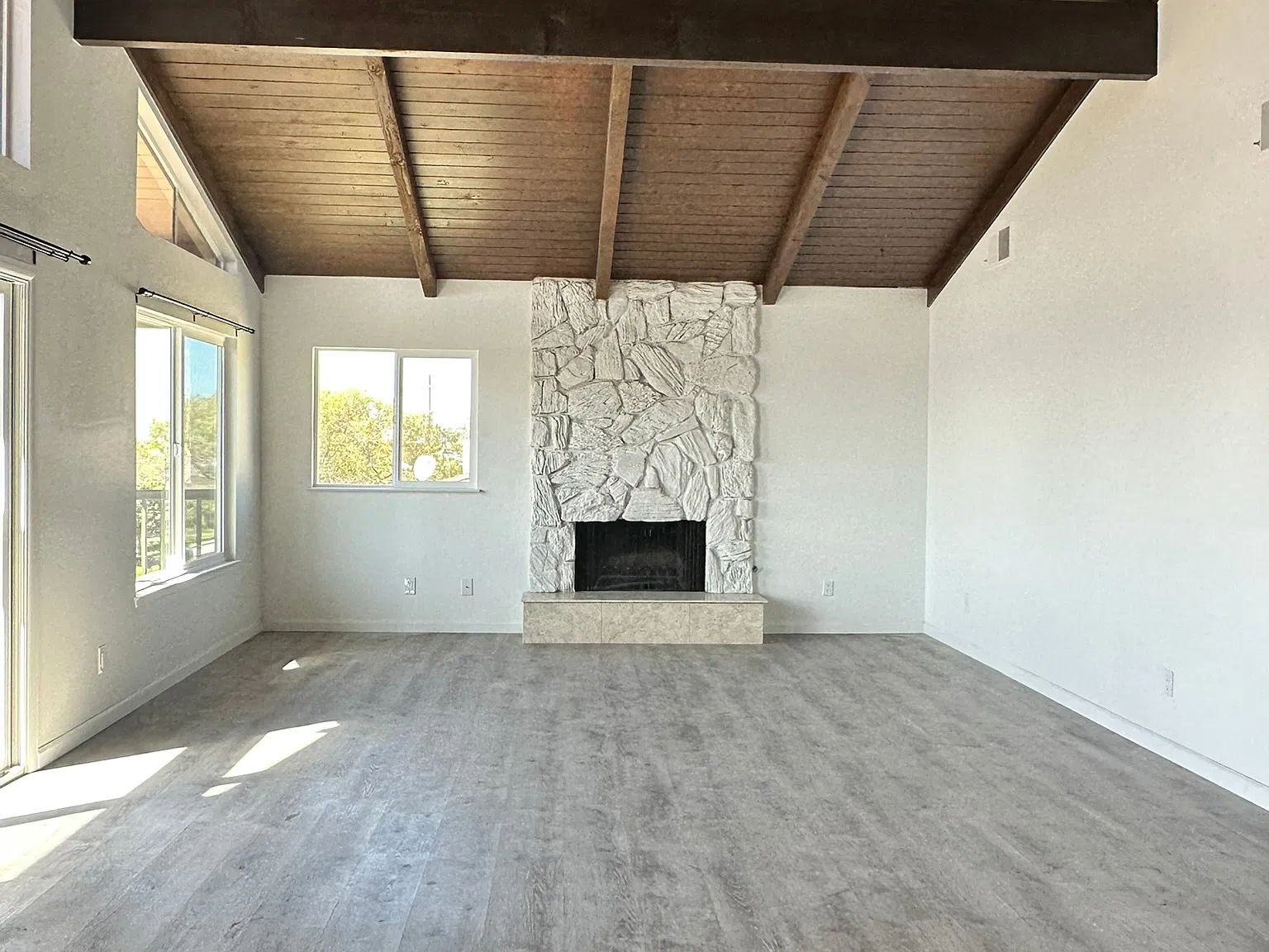 4 bed, 2.5 bath, 2500 sqft, $4,500 — Photo 4