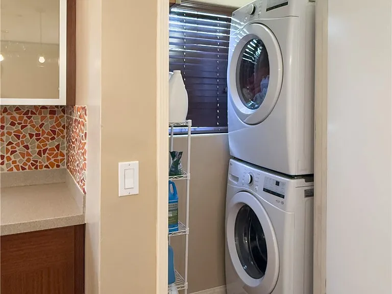 4722 Ventura Canyon Ave — Photo 19