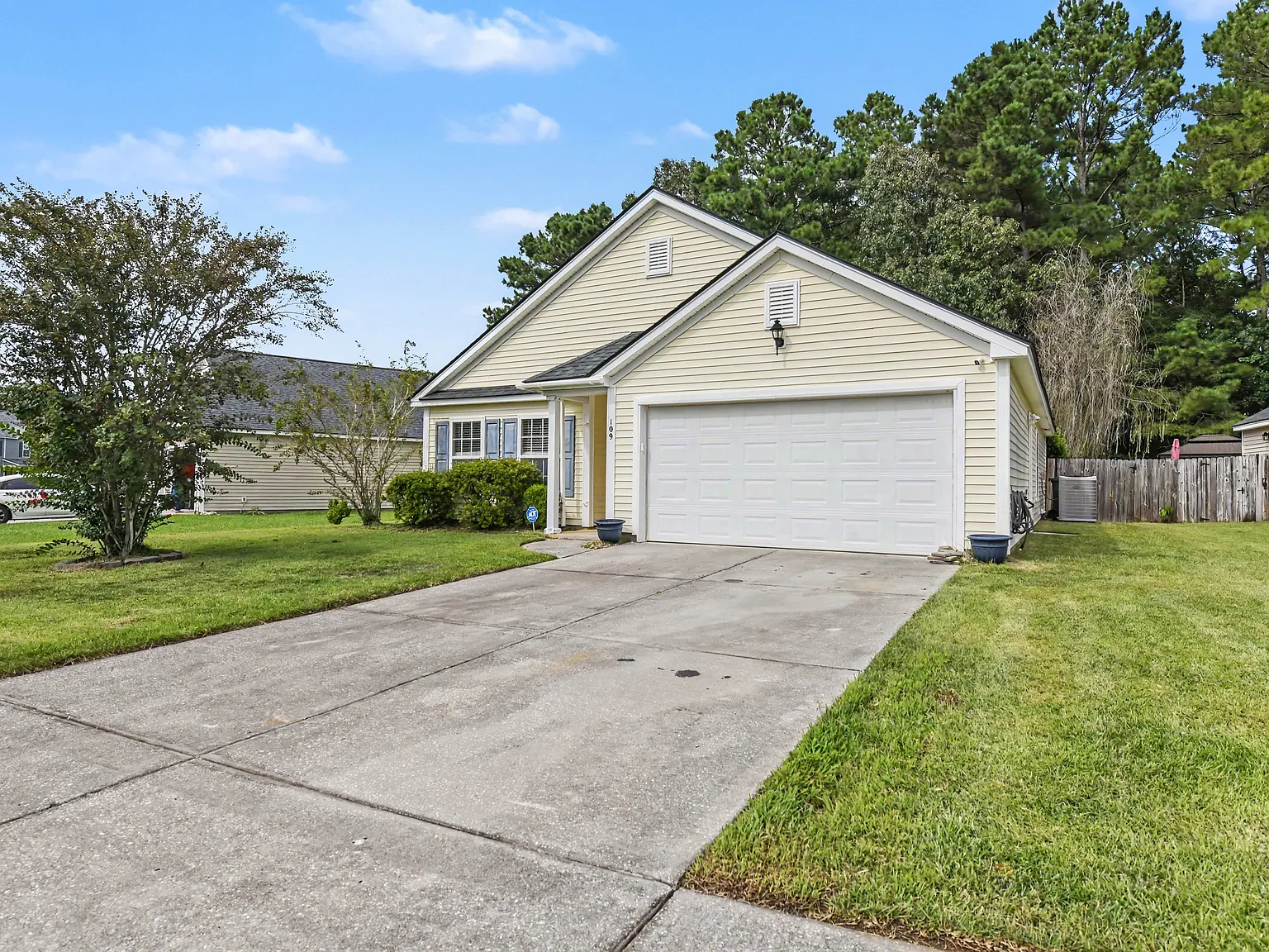 3 bed, 1376 sqft, $2,100 — Photo 3