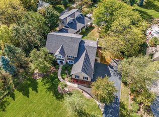 3201 Greenwood Ln, Saint Charles, IL