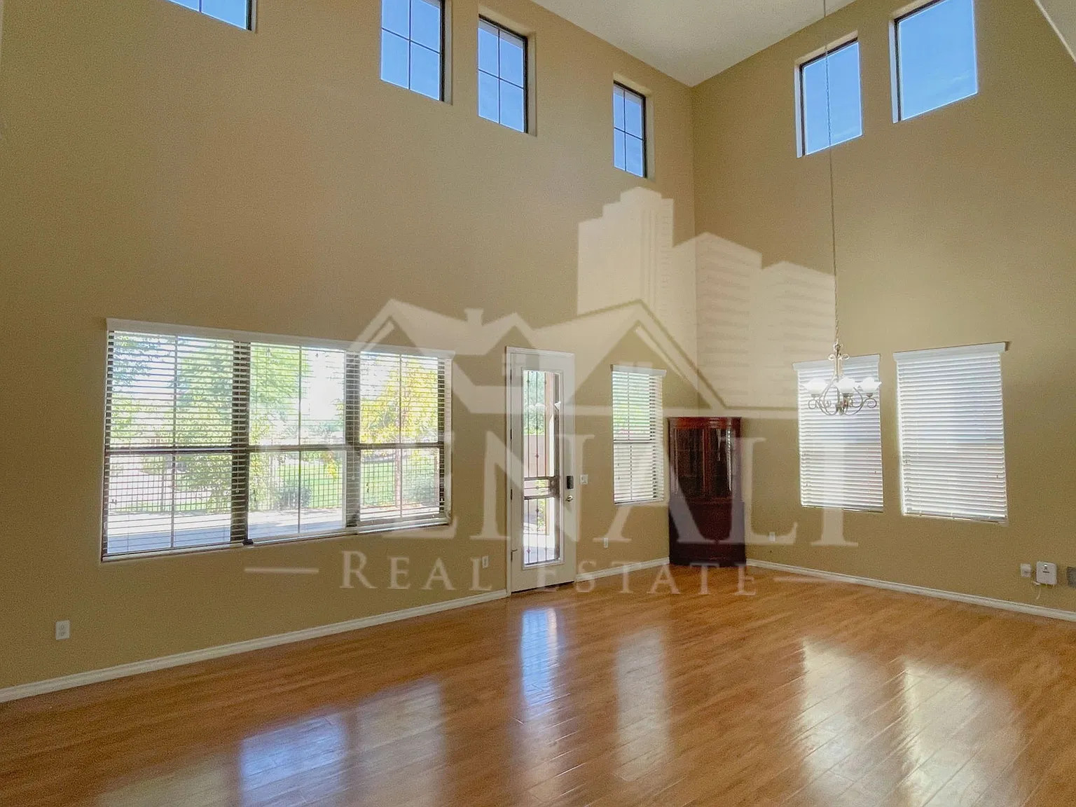 4 bed, 3.5 bath, 2892 sqft, $2,995 — Photo 3