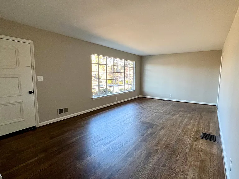 3209 Ridgely Dr — Photo 8