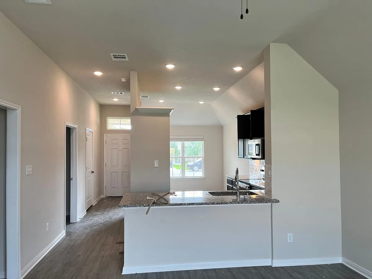 Building Photo - 10612 Natural Pond Rd